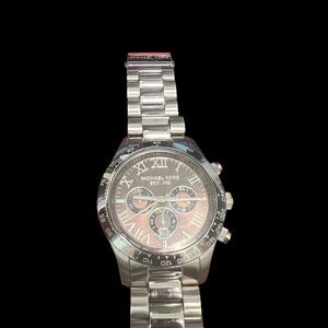 Micheal KORS MEN WATCH MODEL NUMBER 111201